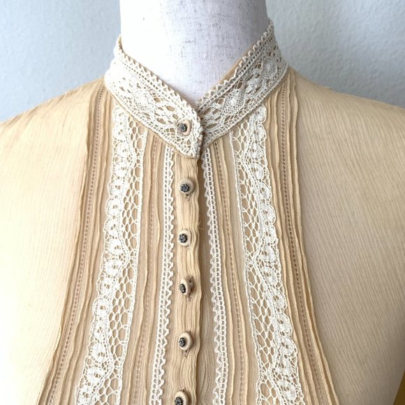 Elie Tahari Romantic Silk Beige Blouse With Lace Panels and Button Detail - Picture 3 of 7